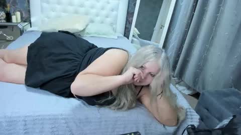 Snapshot of silver_moon_light chatting on October 11, 10:30 pm silver_moon_light online show from October 11, 10:30 pm