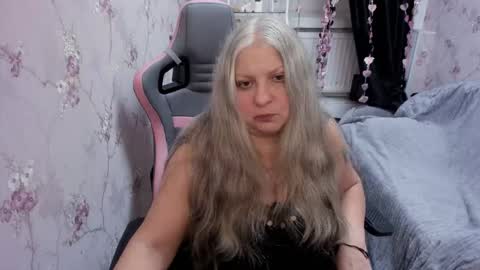 Snapshot of silver_moon_light chatting on October 19, 8:09 pm silver_moon_light online show from October 19, 8:09 pm