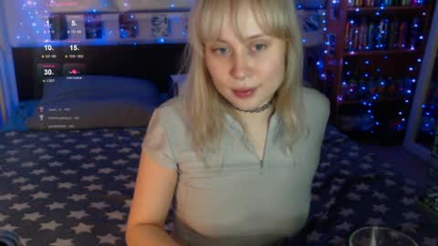 Snapshot of silvercherub chatting on May 23, 9:30 pm silvercherub online show from May 23, 9:30 pm