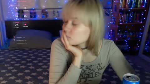 Snapshot of silvercherub chatting on June 4, 10:49 pm silvercherub online show from June 4, 10:49 pm