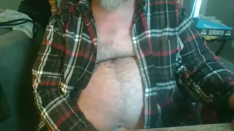 Snapshot of silverdadbod chatting on February 21, 10:22 pm silverdadbod online show from February 21, 10:22 pm