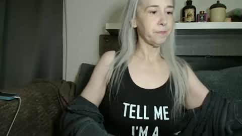 Snapshot of silversuccubus chatting on February 20, 5:26 am silversuccubus online show from February 20, 5:26 am