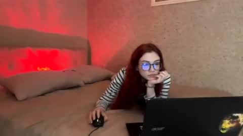 Snapshot of silvia998 chatting on March 17, 9:51 pm silvia998 online show from March 17, 9:51 pm