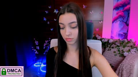 Snapshot of silvia_queen1 chatting on December 7, 11:12 pm Silvia nude in pvt  online show from December 7, 11:12 pm