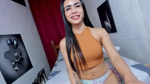 Snapshot of silviahotline911 chatting on January 8, 8:07 pm Path online show from January 8, 8:07 pm