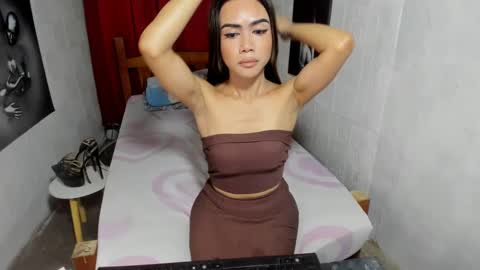 Snapshot of silviahotline911 chatting on February 5, 6:02 am Path online show from February 5, 6:02 am