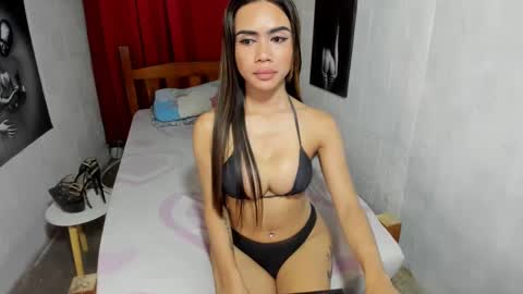 Snapshot of silviahotline911 chatting on February 5, 12:06 pm Path online show from February 5, 12:06 pm