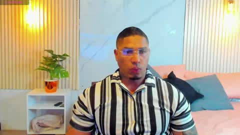 Snapshot of simeone_panda chatting on February 2, 12:35 pm simeone_panda online show from February 2, 12:35 pm