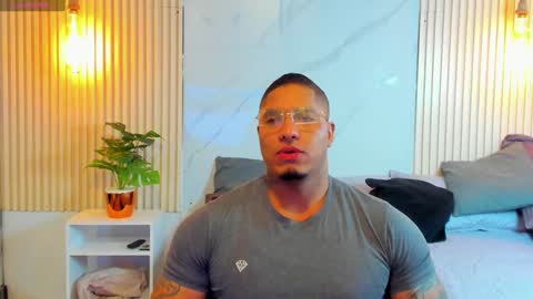 Snapshot of simeone_panda chatting on February 3, 12:03 pm simeone_panda online show from February 3, 12:03 pm