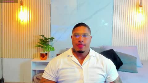 Snapshot of simeone_panda chatting on February 6, 11:54 am simeone_panda online show from February 6, 11:54 am