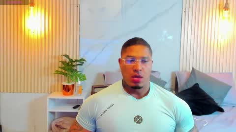 Snapshot of simeone_panda chatting on February 7, 6:13 pm simeone_panda online show from February 7, 6:13 pm