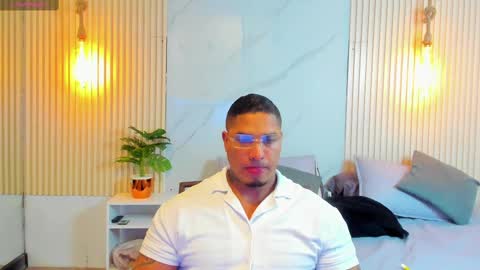 Snapshot of simeone_panda chatting on February 14, 11:53 am simeone_panda online show from February 14, 11:53 am