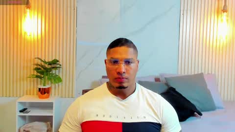 Snapshot of simeone_panda chatting on February 17, 1:10 pm simeone_panda online show from February 17, 1:10 pm