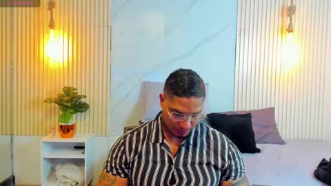 Snapshot of simeone_panda chatting on February 24, 5:42 pm simeone_panda online show from February 24, 5:42 pm