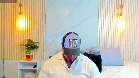 Snapshot of simeone_panda chatting on February 27, 11:41 am simeone_panda online show from February 27, 11:41 am