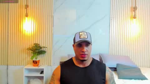 Snapshot of simeone_panda chatting on March 1, 12:23 pm simeone_panda online show from March 1, 12:23 pm
