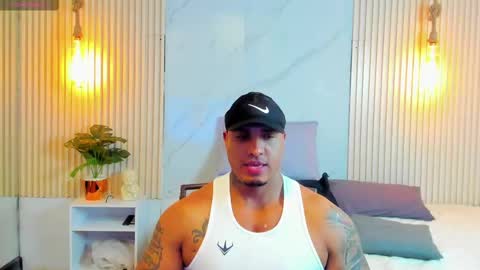Snapshot of simeone_panda chatting on March 4, 2:53 pm simeone_panda online show from March 4, 2:53 pm