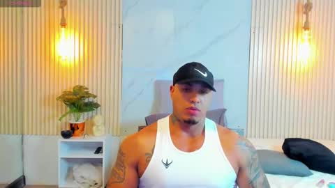 Snapshot of simeone_panda chatting on March 4, 5:56 pm simeone_panda online show from March 4, 5:56 pm