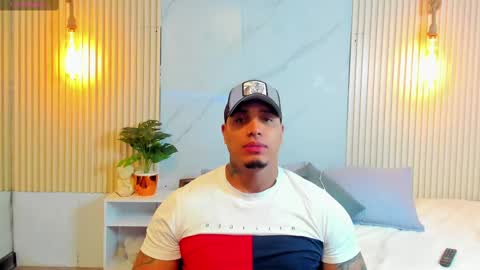 Snapshot of simeone_panda chatting on March 8, 12:20 pm simeone_panda online show from March 8, 12:20 pm