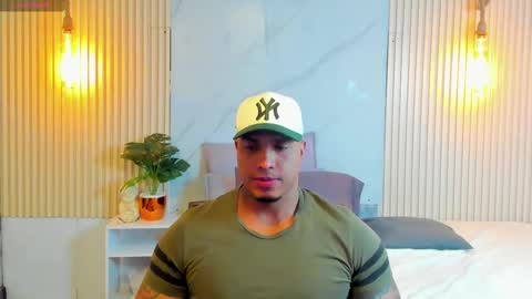 Snapshot of simeone_panda chatting on March 9, 12:20 pm simeone_panda online show from March 9, 12:20 pm