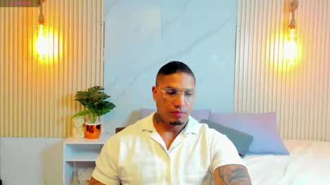 Snapshot of simeone_panda chatting on March 11, 11:55 am simeone_panda online show from March 11, 11:55 am