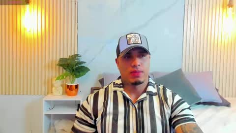 Snapshot of simeone_panda chatting on March 12, 11:53 am simeone_panda online show from March 12, 11:53 am