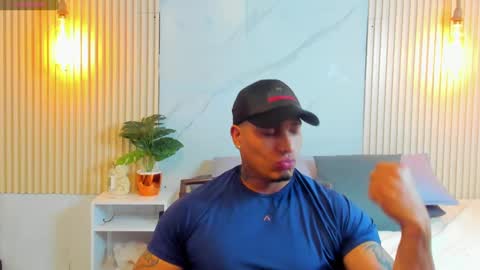 Snapshot of simeone_panda chatting on March 12, 11:33 pm simeone_panda online show from March 12, 11:33 pm