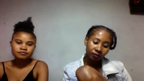 Snapshot of simirna98 chatting on June 4, 9:15 am simirna98 online show from June 4, 9:15 am