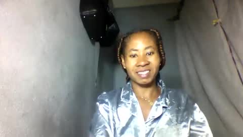 Snapshot of simirna98 chatting on June 4, 11:33 pm simirna98 online show from June 4, 11:33 pm