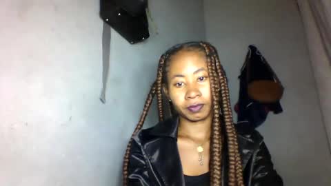Snapshot of simirna98 chatting on June 7, 7:56 am simirna98 online show from June 7, 7:56 am
