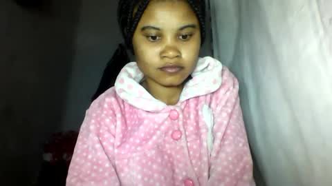 Snapshot of simirna98 chatting on June 8, 6:47 am simirna98 online show from June 8, 6:47 am