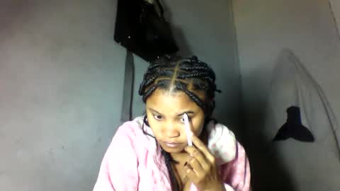 Snapshot of simirna98 chatting on June 9, 9:32 am simirna98 online show from June 9, 9:32 am