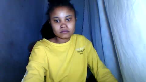 Snapshot of simirna98 chatting on June 10, 10:03 am simirna98 online show from June 10, 10:03 am
