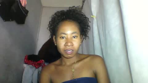 Snapshot of simirna98 chatting on June 12, 9:41 am simirna98 online show from June 12, 9:41 am