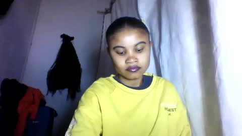 Snapshot of simirna98 chatting on June 13, 10:02 am simirna98 online show from June 13, 10:02 am