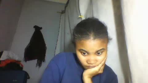 Snapshot of simirna98 chatting on June 13, 10:08 pm simirna98 online show from June 13, 10:08 pm