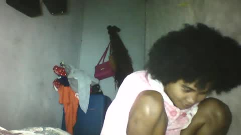 Snapshot of simirna98 chatting on June 15, 8:22 pm simirna98 online show from June 15, 8:22 pm
