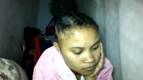 Snapshot of simirna98 chatting on June 16, 9:06 pm simirna98 online show from June 16, 9:06 pm