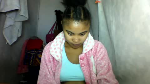 Snapshot of simirna98 chatting on June 17, 9:12 am simirna98 online show from June 17, 9:12 am