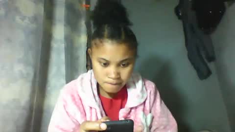 Snapshot of simirna98 chatting on June 17, 9:16 pm simirna98 online show from June 17, 9:16 pm