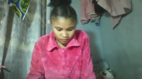 Snapshot of simirna98 chatting on June 19, 8:29 am simirna98 online show from June 19, 8:29 am