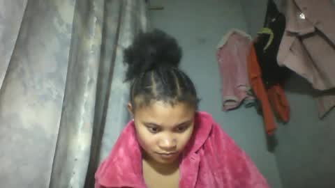 Snapshot of simirna98 chatting on June 19, 8:34 pm simirna98 online show from June 19, 8:34 pm