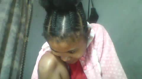 Snapshot of simirna98 chatting on June 21, 9:56 am simirna98 online show from June 21, 9:56 am