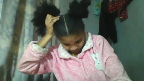 Snapshot of simirna98 chatting on June 22, 8:22 am simirna98 online show from June 22, 8:22 am