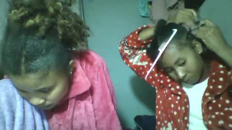 Snapshot of simirna98 chatting on June 25, 7:18 pm simirna98 online show from June 25, 7:18 pm