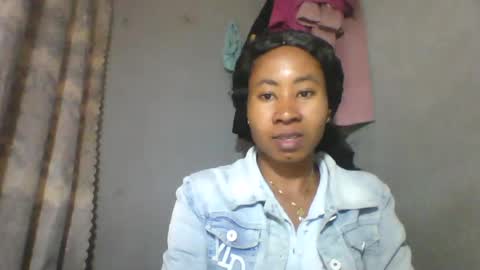 Snapshot of simirna98 chatting on June 27, 10:09 am simirna98 online show from June 27, 10:09 am