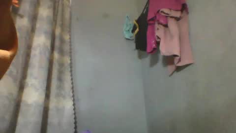 Snapshot of simirna98 chatting on June 30, 8:04 am simirna98 online show from June 30, 8:04 am
