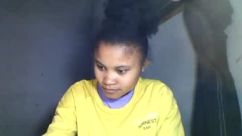 Snapshot of simirna98 chatting on July 1, 3:56 pm simirna98 online show from July 1, 3:56 pm