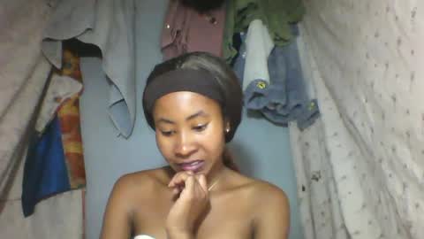 Snapshot of simirna98 chatting on July 7, 6:56 pm simirna98 online show from July 7, 6:56 pm