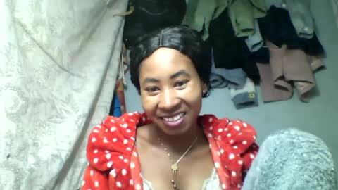 Snapshot of simirna98 chatting on July 12, 5:37 pm simirna98 online show from July 12, 5:37 pm
